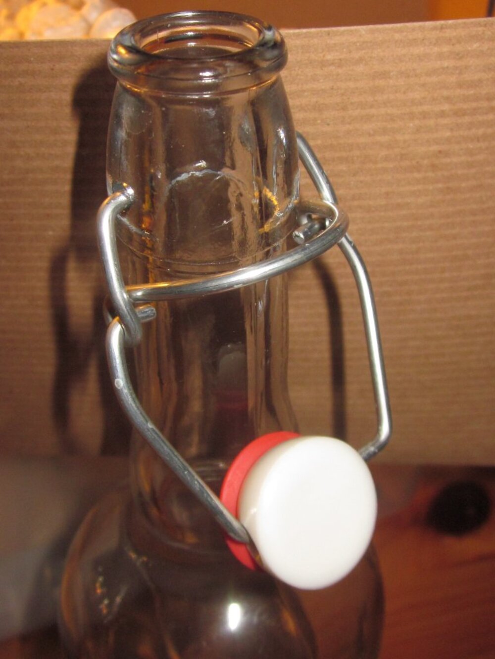 Juju's Glass Bottle Flip Top Cap 24oz - Picture 2 of 3